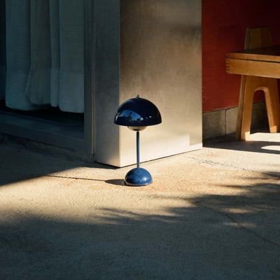 &Tradition Flowerpot VP9 rechargeable lamp, steel blue