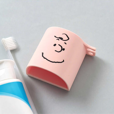 Peanuts gargling cup with toothbrush holder, charile