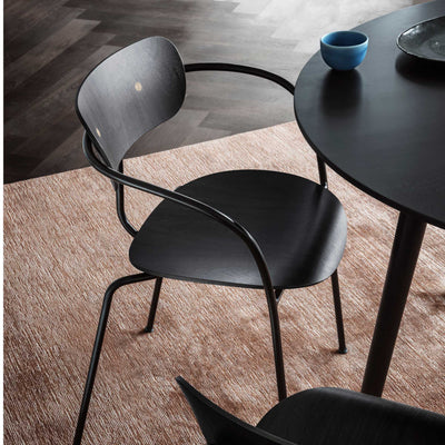 &tradition AV2 Pavilion armchair, black/black/brass fit