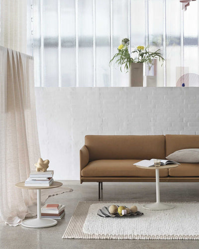 Muuto Outline 2-Seater sofa, cognac leather/black