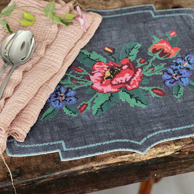 Beija Flor Gobelin Blue Cutout Vinyl Placemat