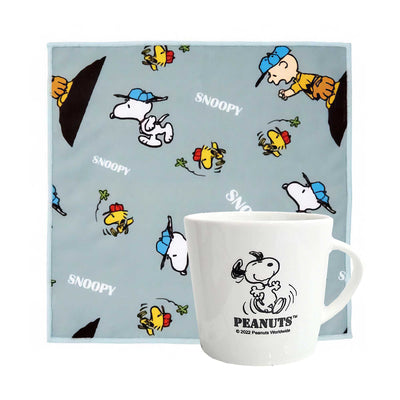 Peanuts Snoopy Mug with Hand Towel Gift Box Set