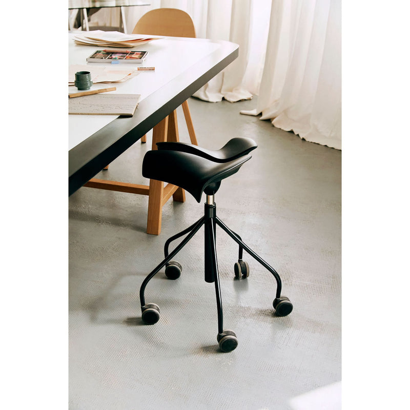BD Barcelona Binaria ergonomic stool, black