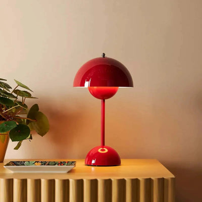 &Tradition Flowerpot VP9 rechargeable lamp, vermilion red