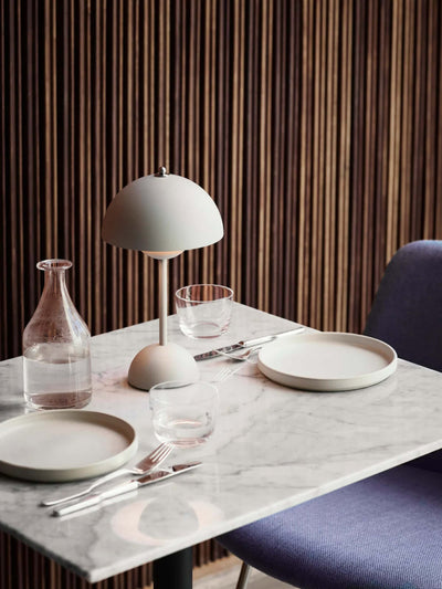 &Tradition Flowerpot VP9 rechargeable lamp, matt light grey