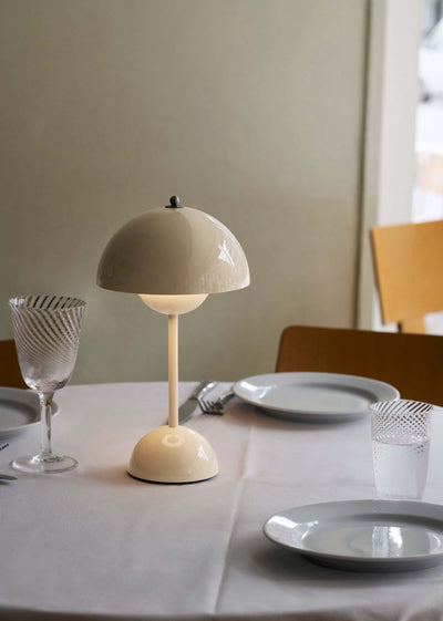 &Tradition Flowerpot VP9 rechargeable lamp, ivory