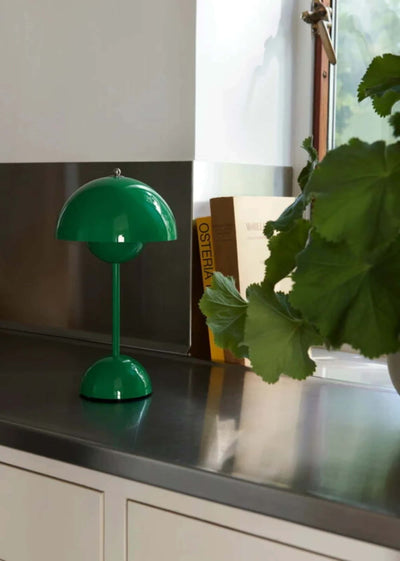 &Tradition Flowerpot VP9 rechargeable lamp, signal green