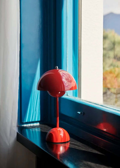 &Tradition Flowerpot VP9 rechargeable lamp, vermilion red
