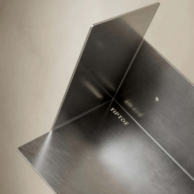 Tiptoe PLI wall shelf, core edition