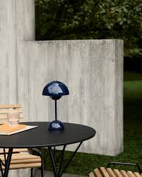 &Tradition Flowerpot VP9 rechargeable lamp, steel blue