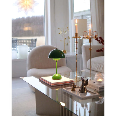 &Tradition Flowerpot VP9 rechargeable lamp, signal green