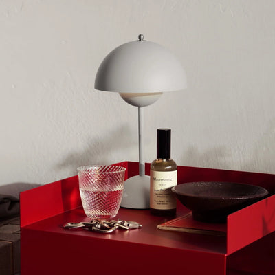 &Tradition Flowerpot VP9 rechargeable lamp, matt light grey