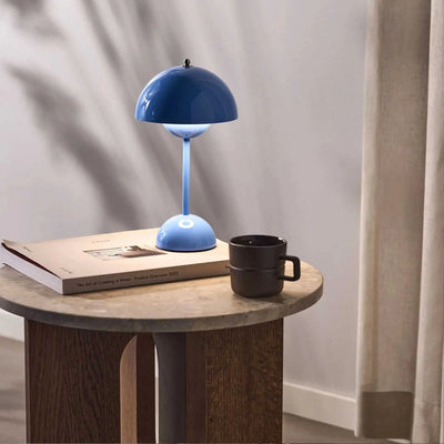 &Tradition Flowerpot VP9 rechargeable lamp, swim blue