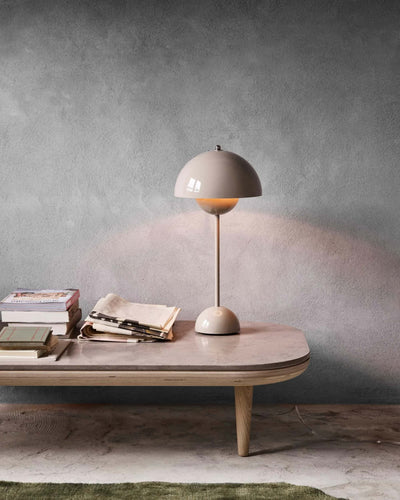 &Tradition Flowerpot VP3 table lamp, grey beige