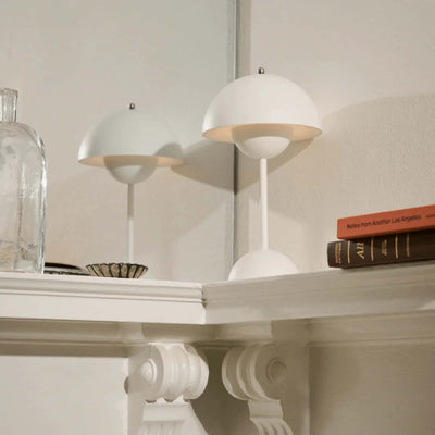 &Tradition Flowerpot VP9 rechargeable lamp, matt white