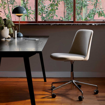 &Tradition HW31 Rely swivel chair, hallingdal 200/black