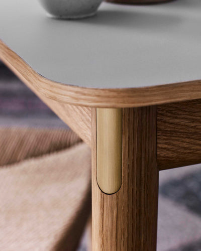 &Tradition HW1 Patch Extendable Table, Oiled Oak w. Beige Arizona 0748 Fenix Nano Laminate & Brass (180x90cm)