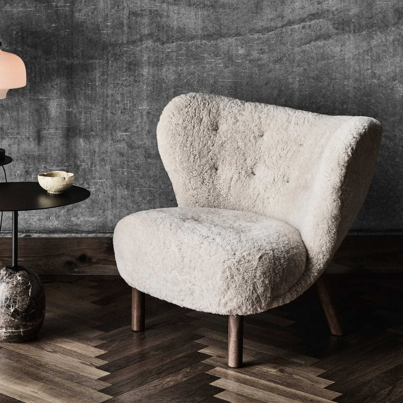 &Tradition VB1 Little Petra Lounge Chair, Moonlight Sheepskin/Walnut w80xd85xh75cm