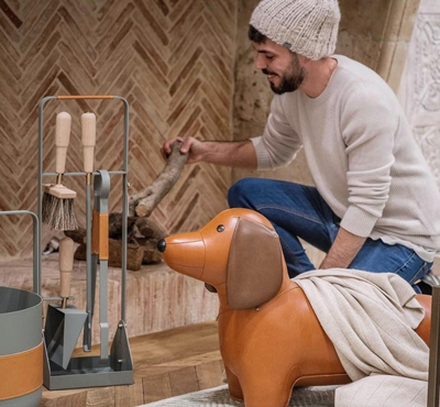 Zuny Large Teckel Animal Stool, tan/brown