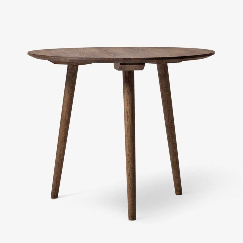 &Tradition SK3 In Between Round Table, Smoked Oiled Oak (ø90cm)