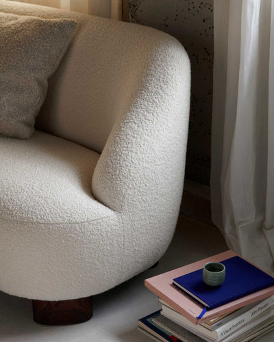 &Tradition LC3 Margas 2 seater sofa, Karakorum 001/oiled walnut