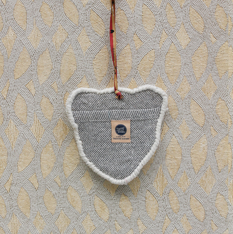 Doing Goods hanger, polar bear (18x18cm)