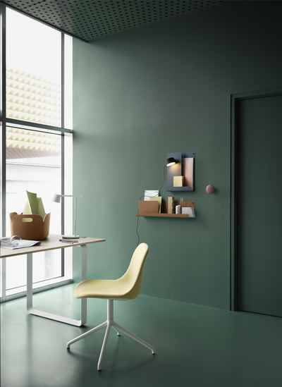 Muuto Folded wall shelf 29x40