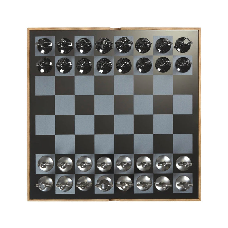 Umbra Buddy chess set