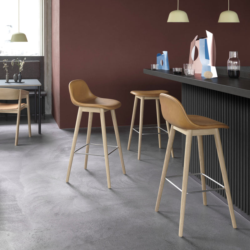 Muuto Fiber Bar Stool Wood Base With Backrest, Refine Leather Cognac/Oak (75 cm)