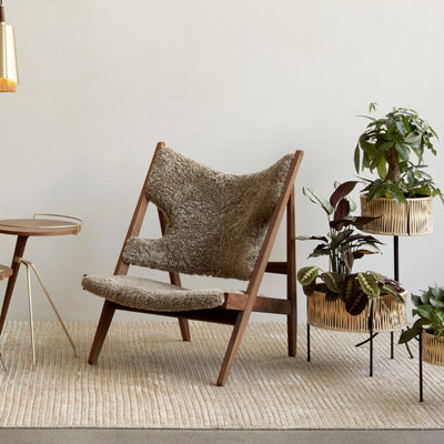 Audo Copenhagen Knitting chair sheepskin upholstery, dark stained oak/sheepskin root