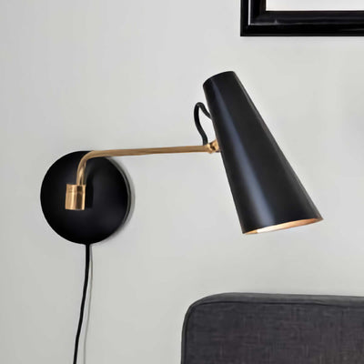 Northern Birdy swing wall lamp, black/brass