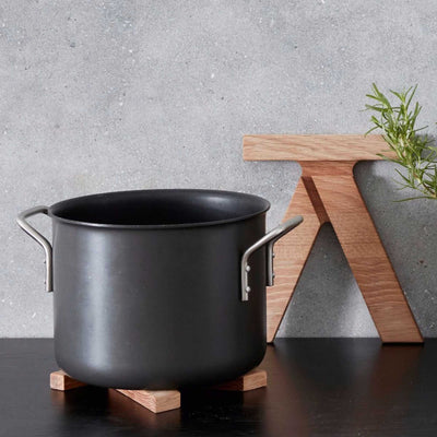 Andersen Table Mat solid oak trivet (20x21 cm)