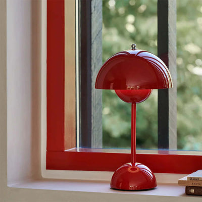&Tradition Flowerpot VP9 rechargeable lamp, vermilion red