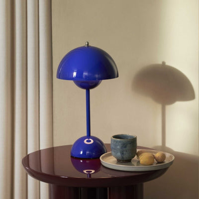 Flowerpot VP9 portable table lamp