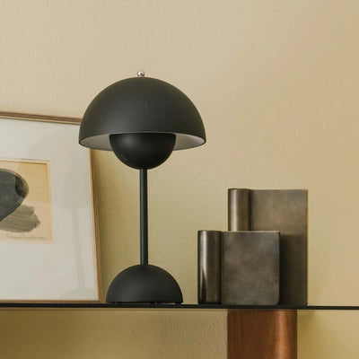 &Tradition Flowerpot VP9 rechargeable lamp, matt black