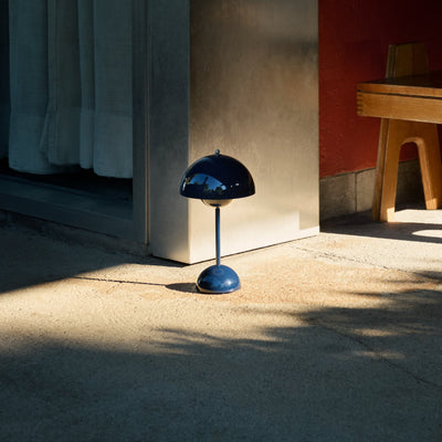 &Tradition Flowerpot VP9 rechargeable lamp, steel blue