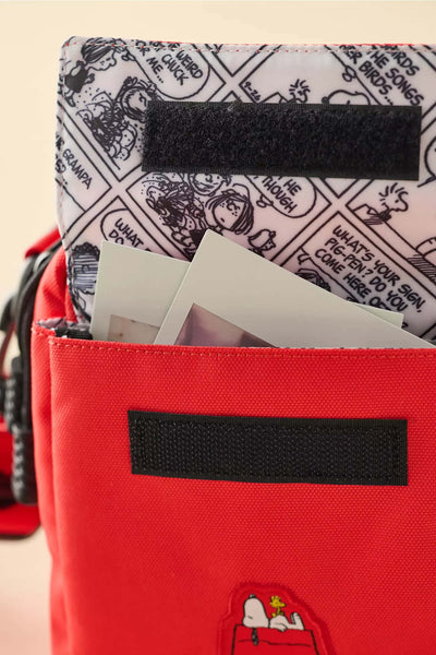 Retrospekt x Peanuts Snoopy Polaroid 600 instant film camera with camera bag