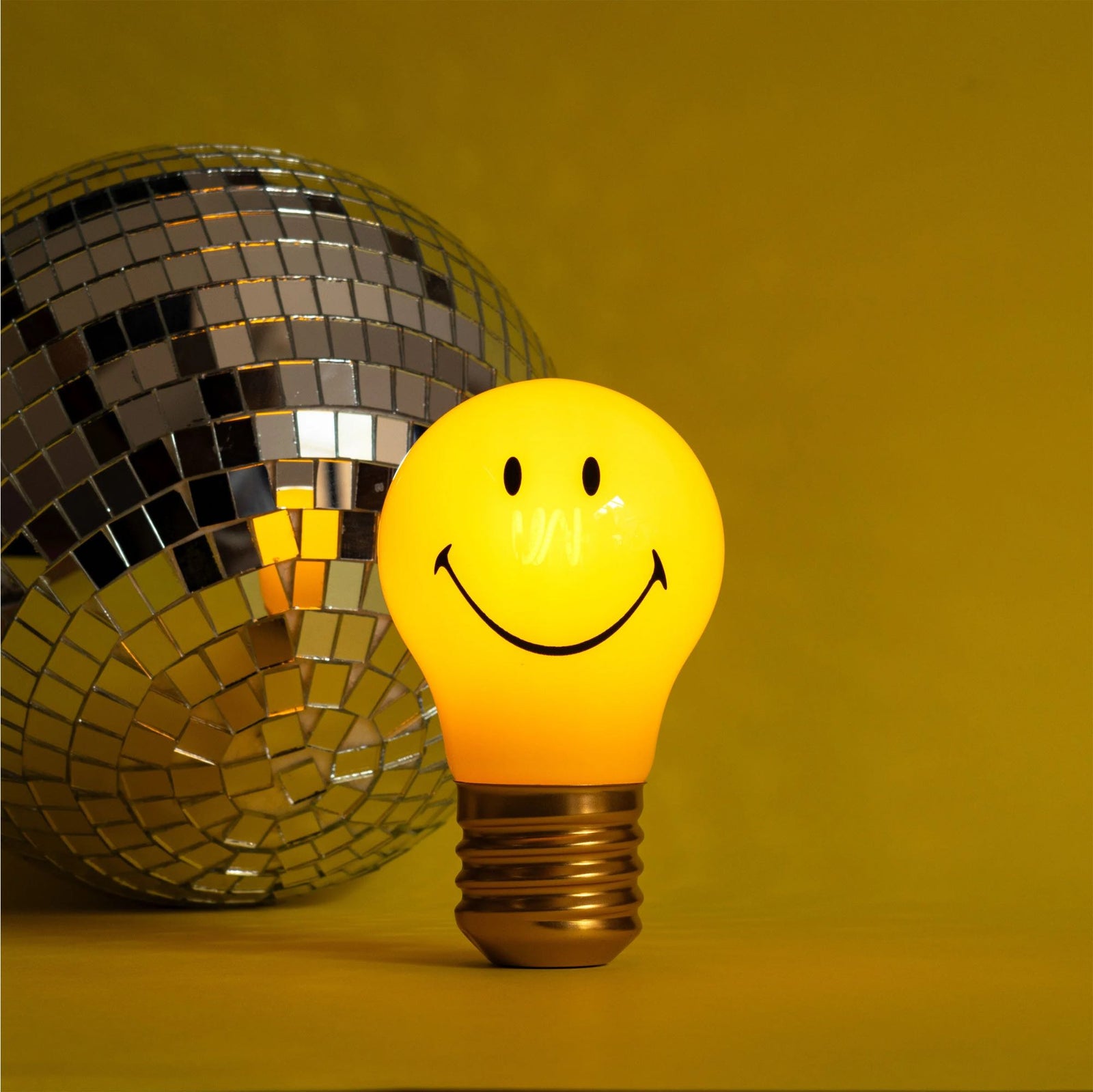 Cordless Smiley Lightbulb