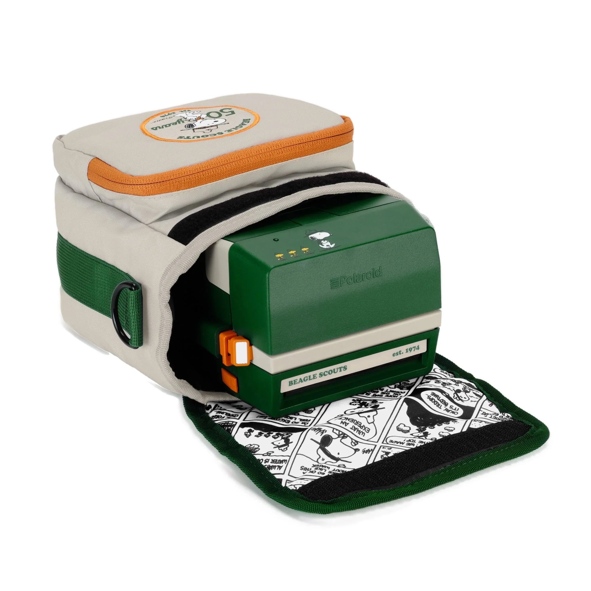 Snoopy's Beagle Scouts Polaroid 600 instant film camera with camera bag