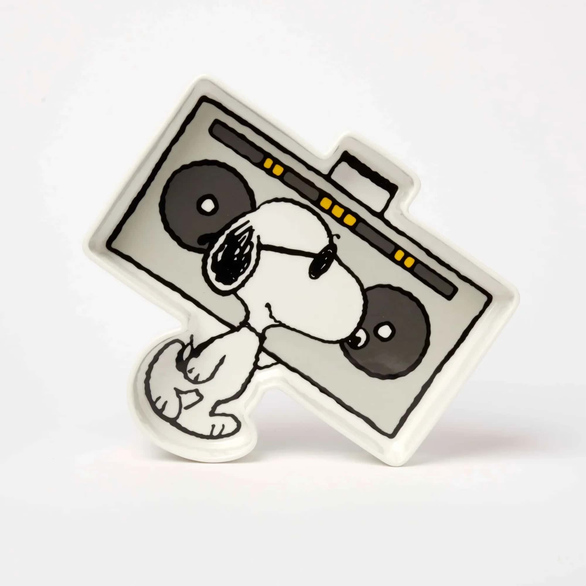 Magpie Peanuts shaped dish, boom box