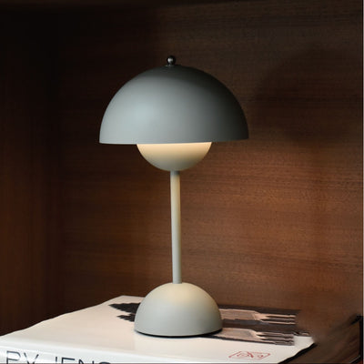 &Tradition Flowerpot VP9 rechargeable lamp, matt light grey