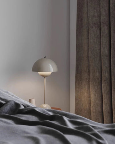 &Tradition Flowerpot VP3 table lamp