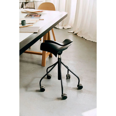 BD Barcelona Binaria ergonomic stool
