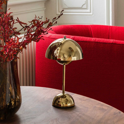 &Tradition Flowerpot VP9 rechargeable lamp, brass