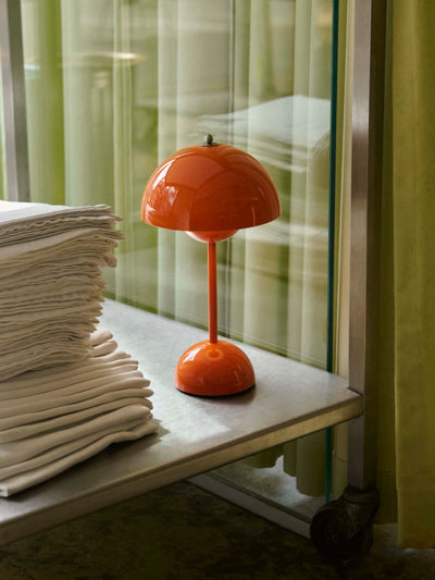&Tradition Flowerpot VP9 rechargeable lamp, zesty orange