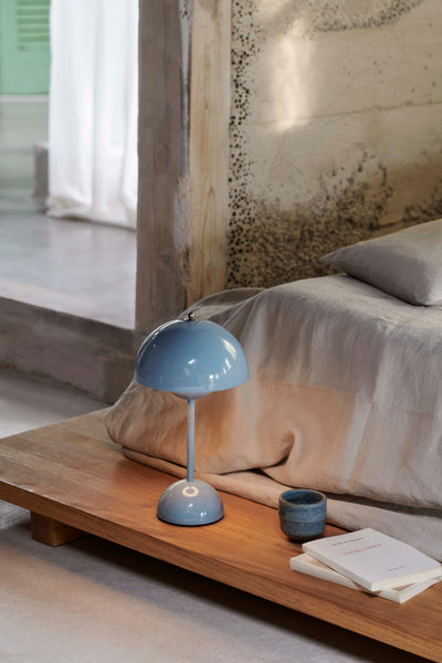 &Tradition Flowerpot VP9 portable table lamp, swim blue
