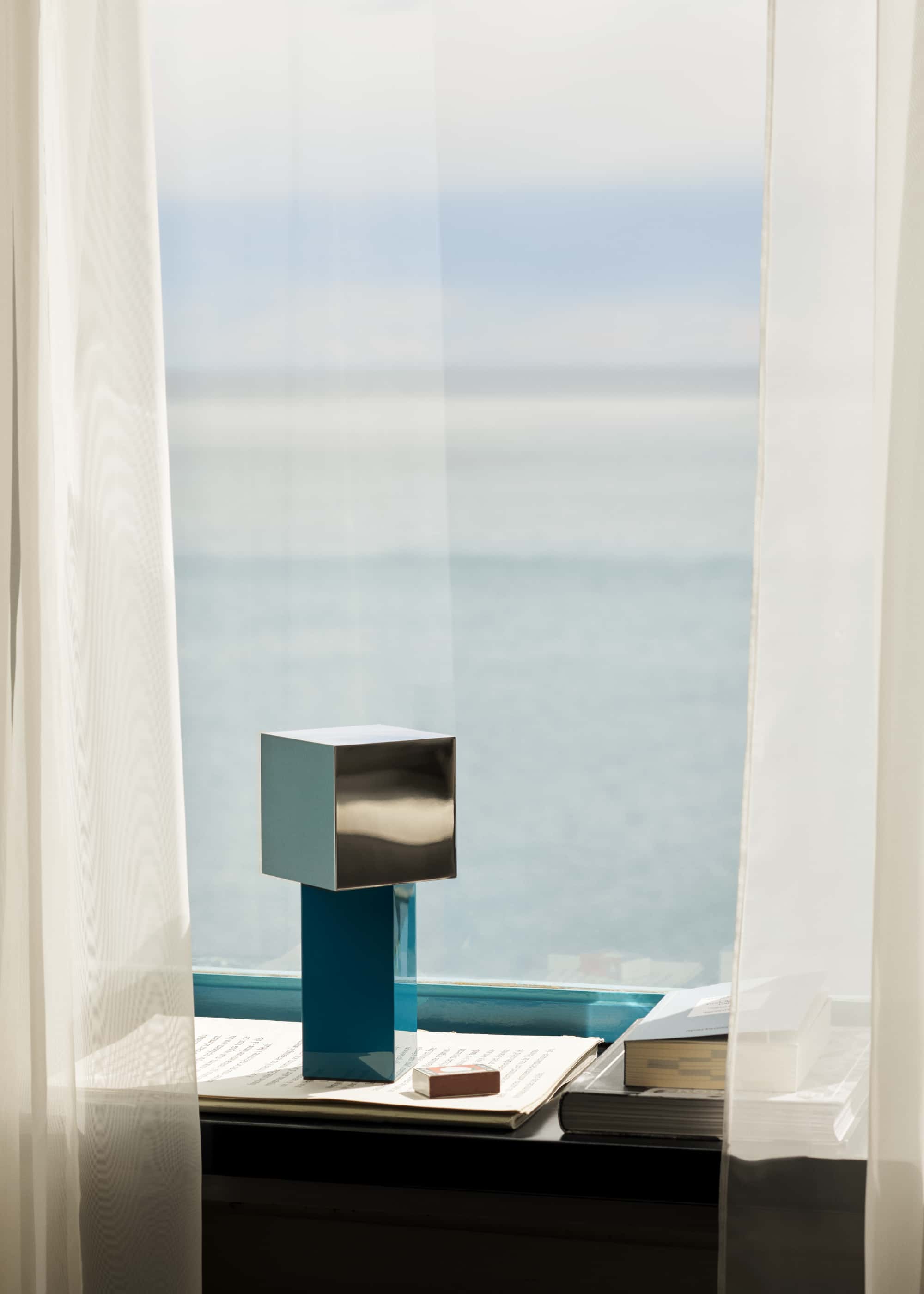 &Tradition Pivot ATD7 portable lamp