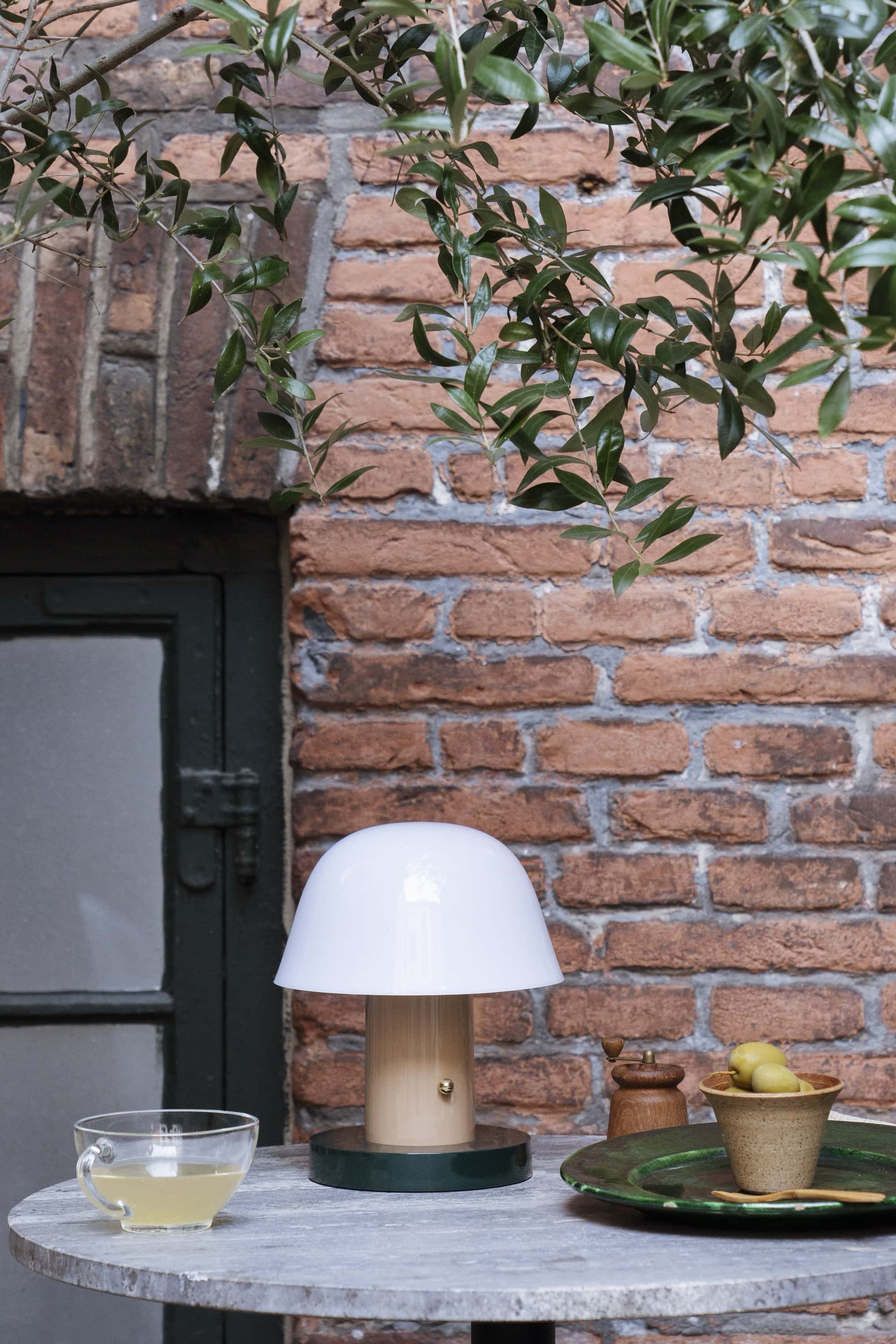 &Tradition Setago JH27 rechargeable lamp, nude forest