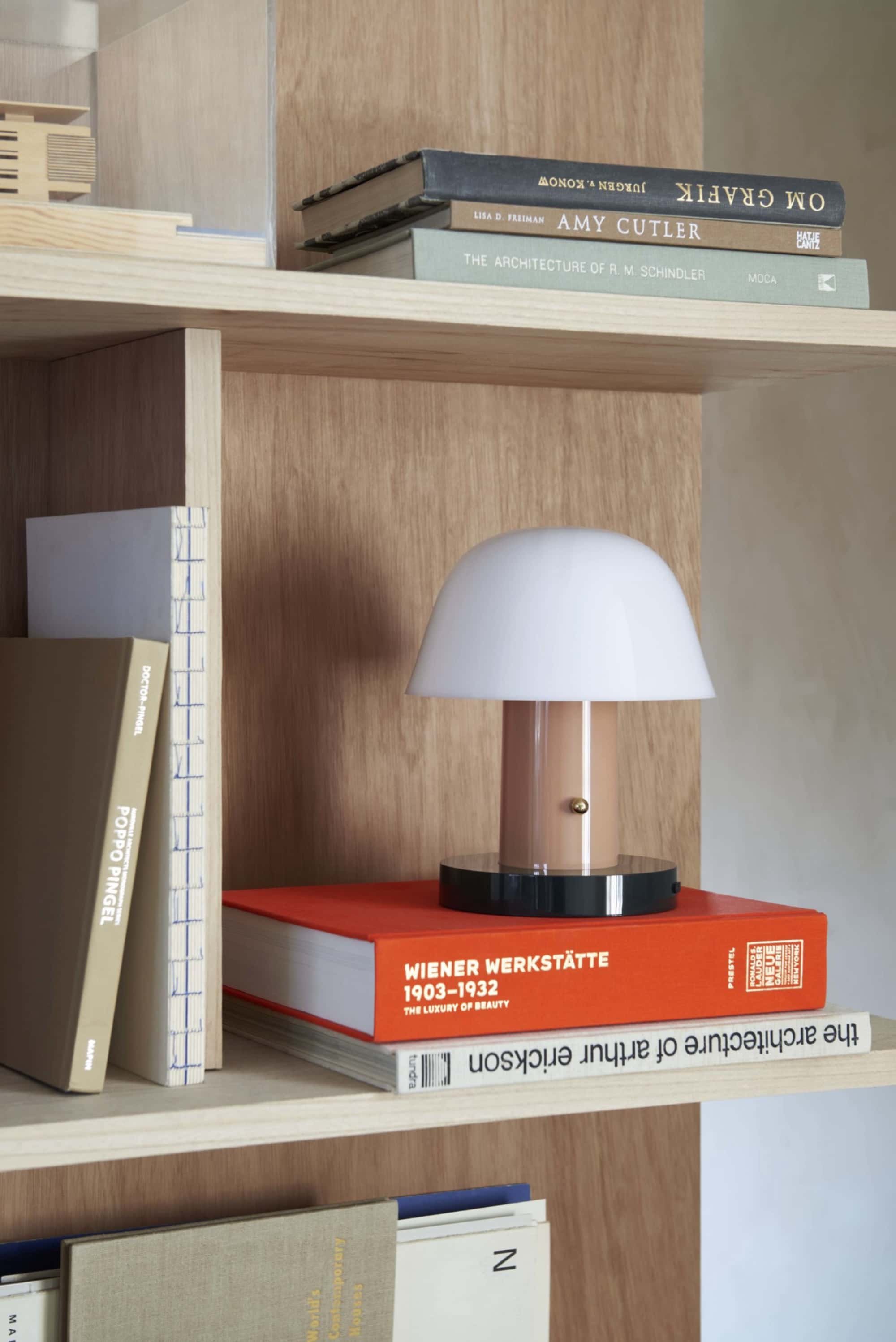 &Tradition Setago JH27 rechargeable lamp, nude forest