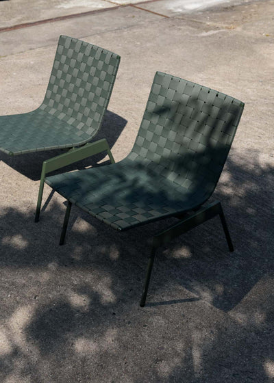 &Tradition Ville AV45 outdoor lounge chair with arms